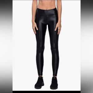 Koral Lustrous High Rise Legging – Black shiny size extra smalll